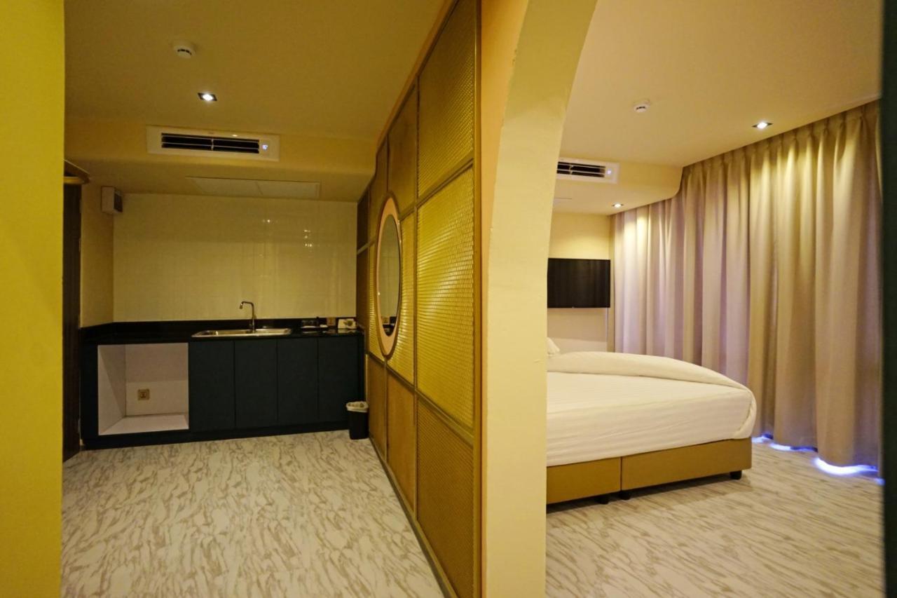 4 Monkeys Hotel Bangkok Exterior photo